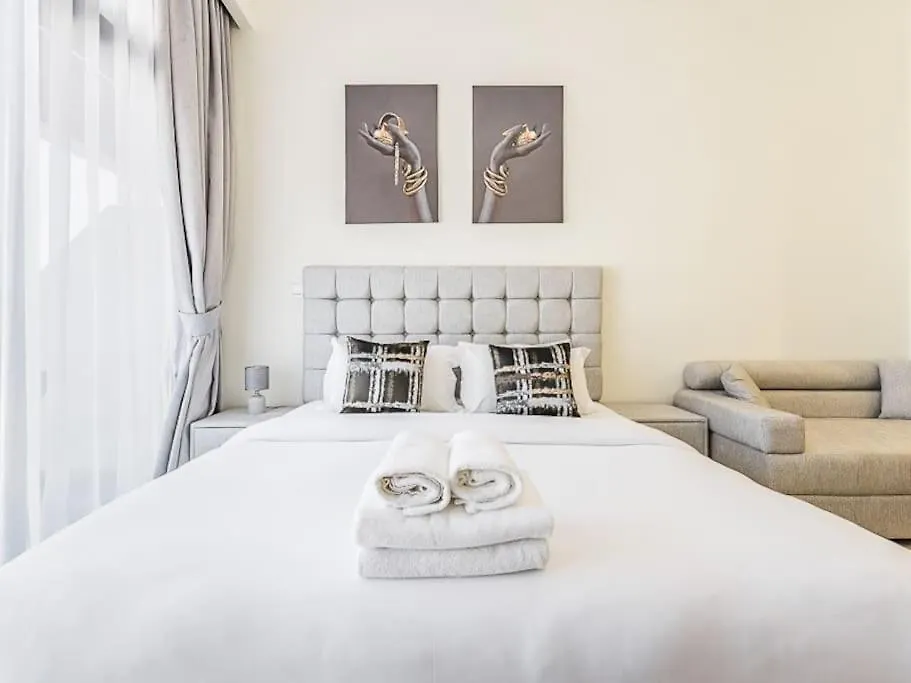 Relaxing Studio Retreat In Vibrant Meydan City Dubai Apartment